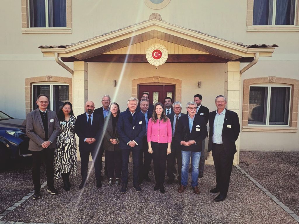 RELATIONS POUVOIRS PUBLICS 1